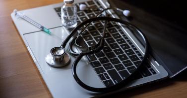 Computer-immunisation-doctor image